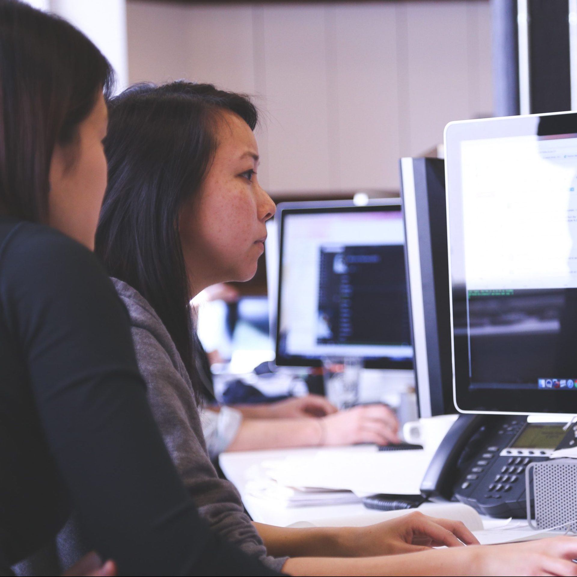 working woman technology computer